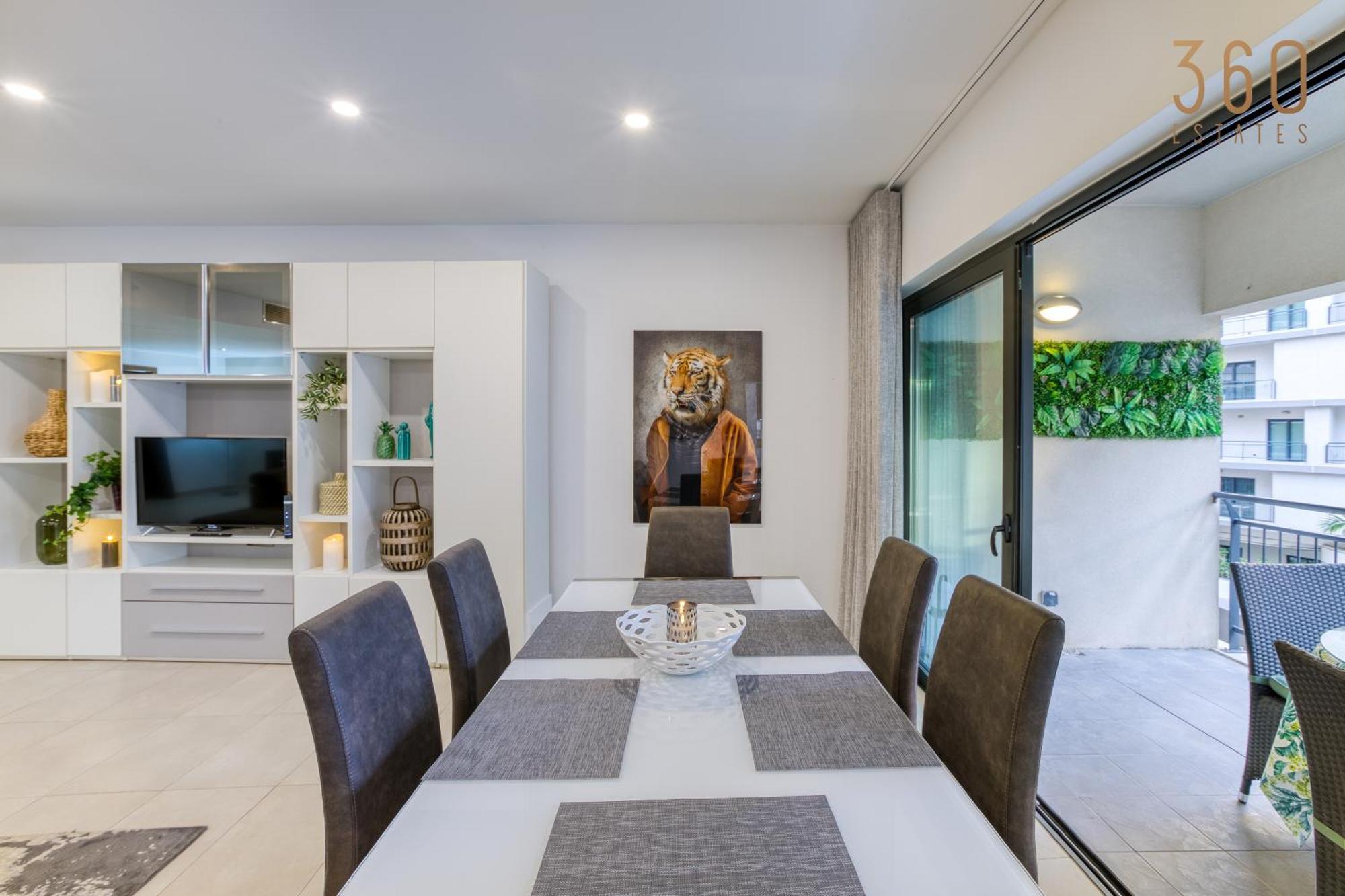 Designer, Luxurious 3br In Pender Gardens By 360 Estates